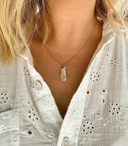 Ellie Vertical Biwa Pearl Necklace